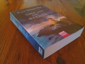 Über uns die Sterne – Roman