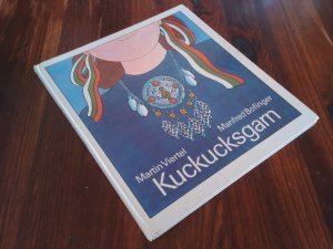 Kuckucksgarn. "Kuckucksgarn nennen die bulgarischen Bauern ein zartes blaues Blümchen, das im Frühling blüht. Eine Welt von Phantasie liegt in diesem Namen, den man auch für Silberschmuck benutzt" .