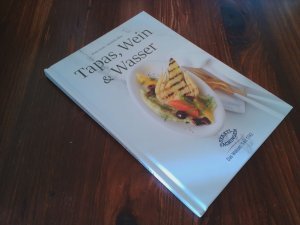 Tapas, Wein und Wasser