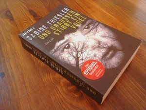 Und draußen stirbt ein Vogel – Thriller