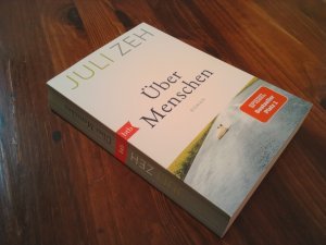 Über Menschen – Roman