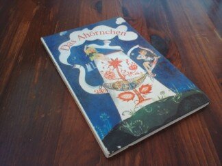 Das Ahörnchen und andere Geschichten. Herausgegeben von Annemarie Lesser. Mit farbigen Bildern von Helga Leue.