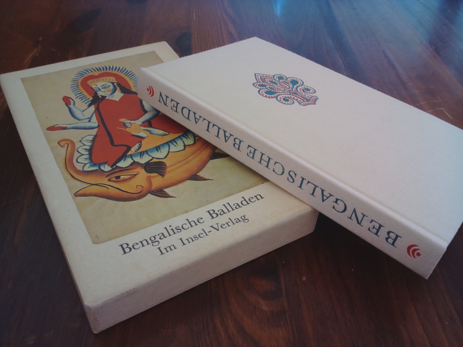 Bengalische Balladen. Mit acht Wiedergaben bengalischer Kalighat-Malereien. im Schuber – Bild 2
